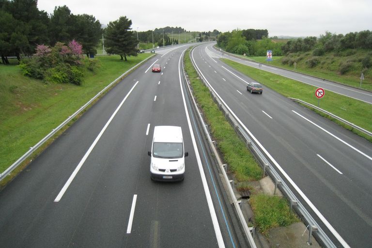 ガラガラの高速道路