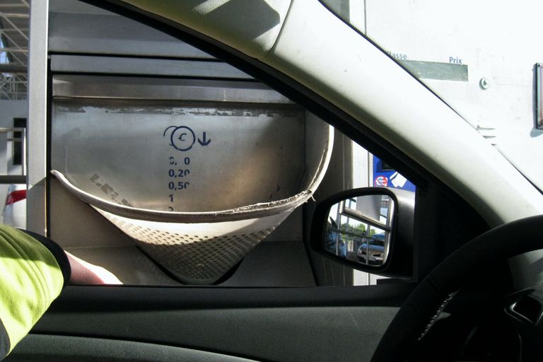 高速道路の自動ゲート