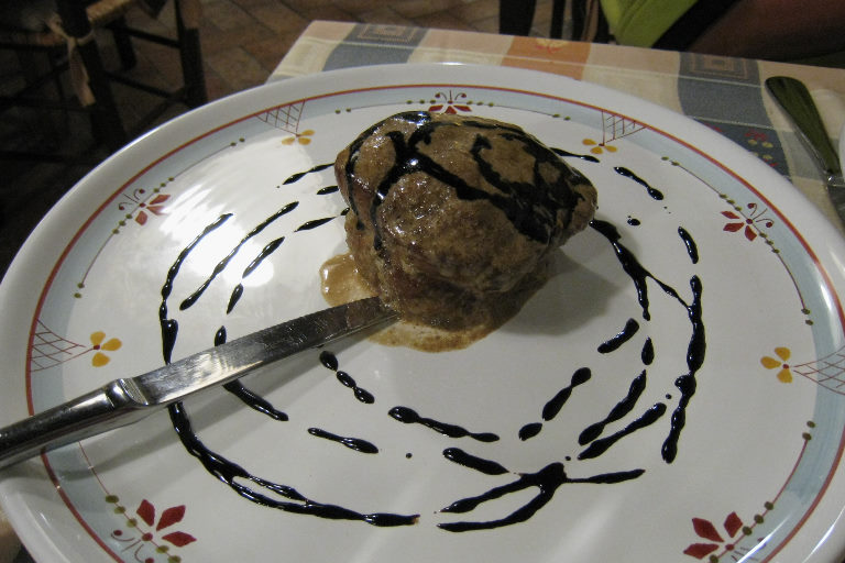 牛肉フィレのバルサミコソース