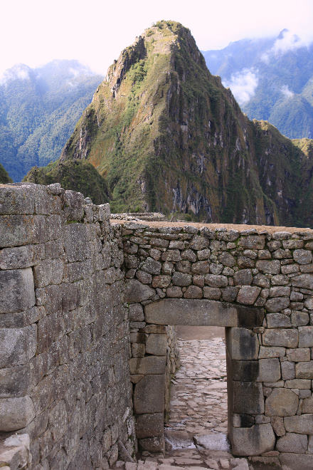 Puerta de Acceso a la Cluda